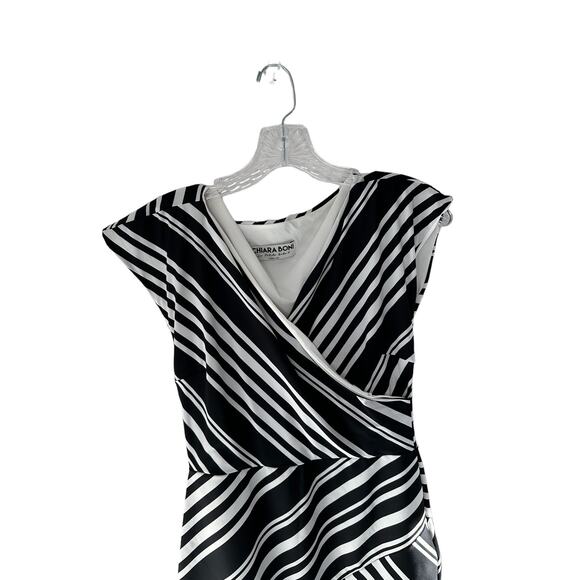 Chiara Boni La Petite Robe Black White V-Neck Slimming Shift Dress Size Medium‎ - Picture 4 of 10